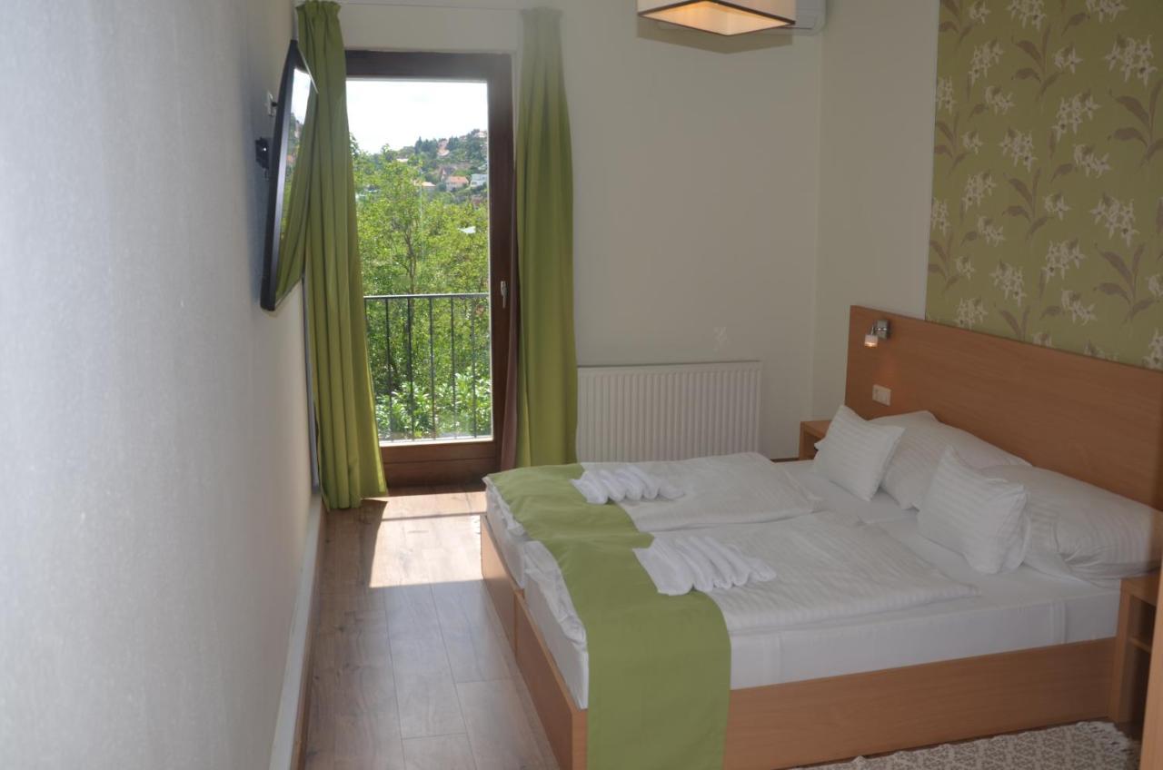 Hotel Viktoria Balatonalmadi Exterior photo