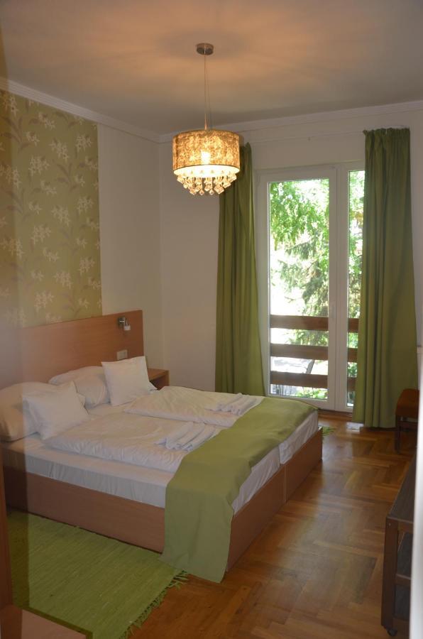 Hotel Viktoria Balatonalmadi Exterior photo