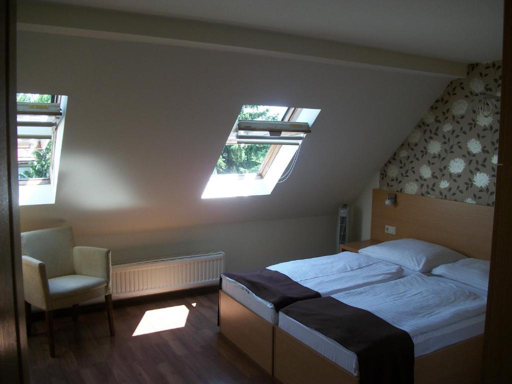 Hotel Viktoria Balatonalmadi Room photo