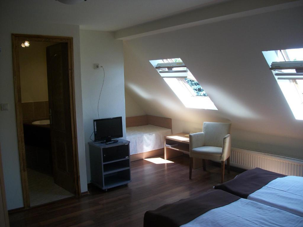 Hotel Viktoria Balatonalmadi Room photo