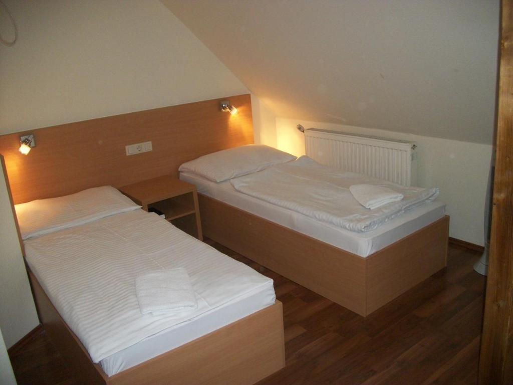 Hotel Viktoria Balatonalmadi Room photo