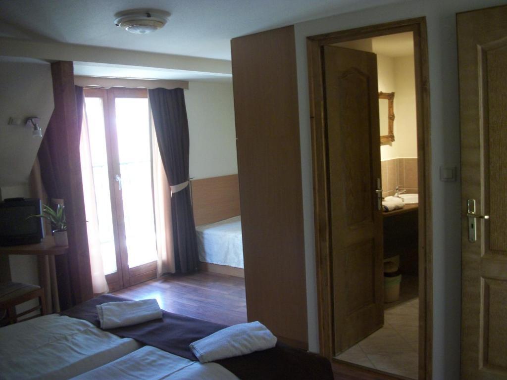 Hotel Viktoria Balatonalmadi Room photo