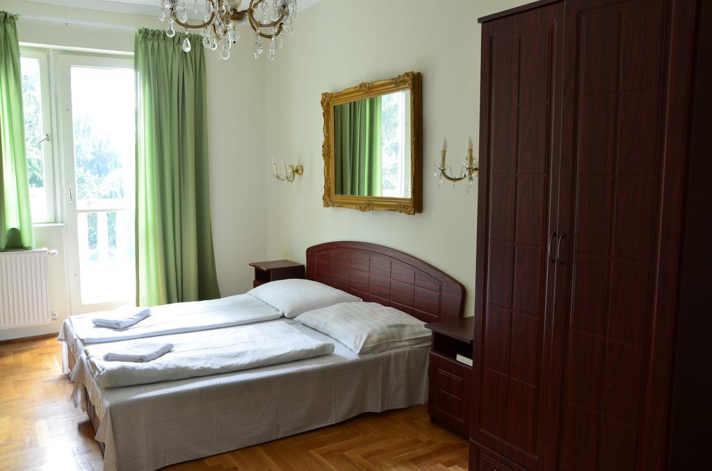 Hotel Viktoria Balatonalmadi Exterior photo