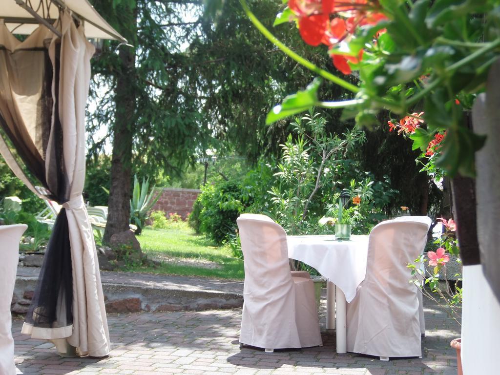 Hotel Viktoria Balatonalmadi Exterior photo