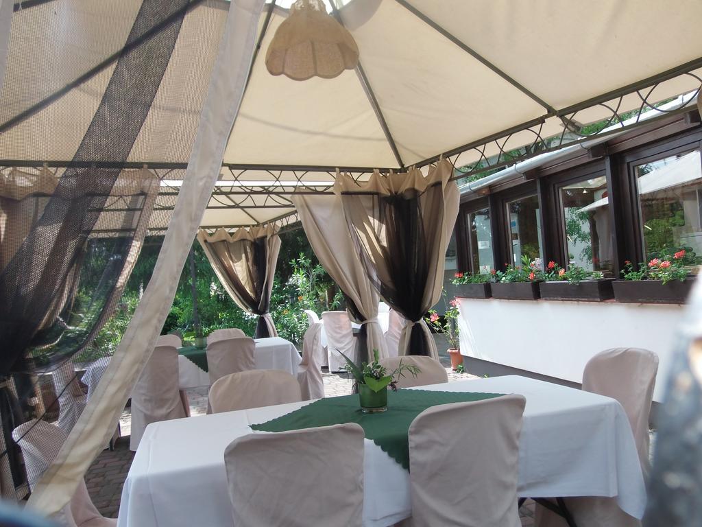 Hotel Viktoria Balatonalmadi Exterior photo